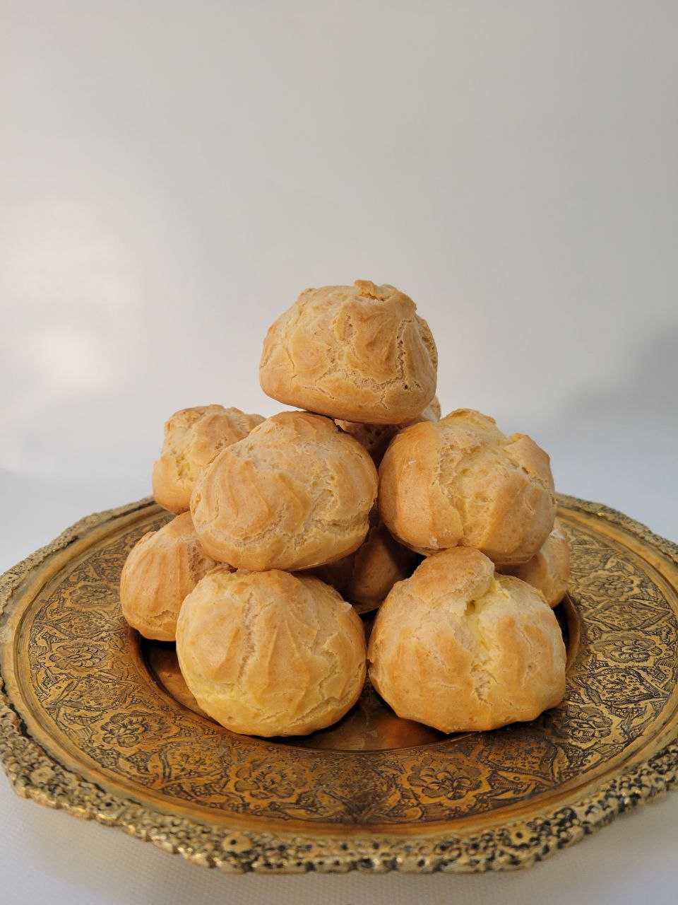 PERSIAN CREAM PUFFS