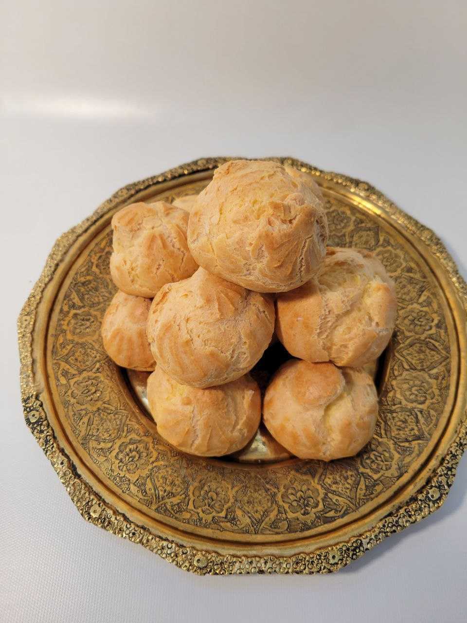 PERSIAN CREAM PUFFS